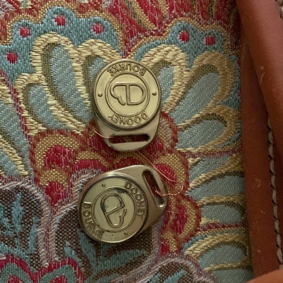 Rare Dooney & Bourke Norfolk pebble grain domed satchel in brown/camel - Picture 8 of 8